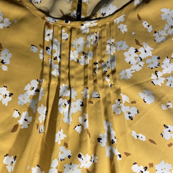 Monday Fun Women Yellow Short Sleeve Blouse L Floral Pleated Top - Picture 3 of 9